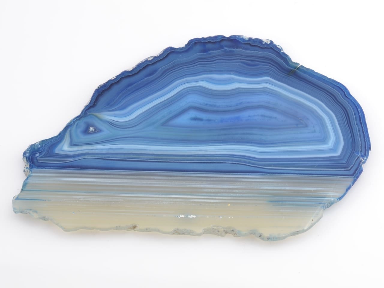 Exploring the Calming Power of Blue Agate in Yoga Practices